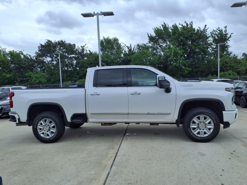 2024 Chevrolet Silverado 3500HD High CountryImage 14