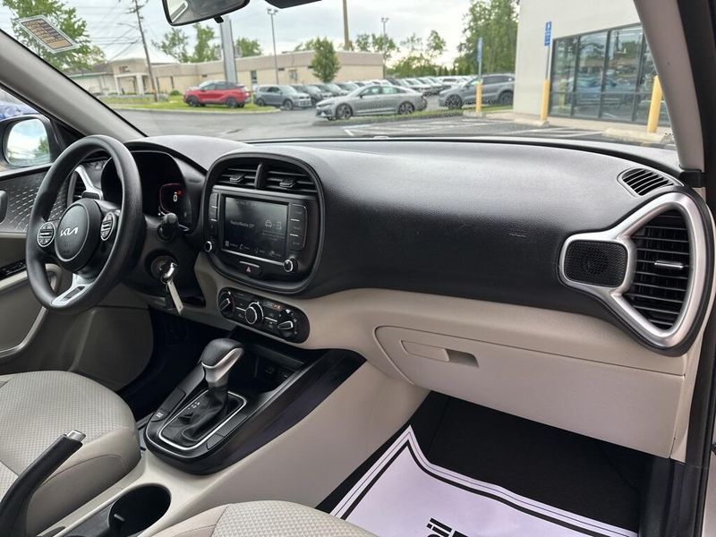 2023 Kia Soul LXImage 17