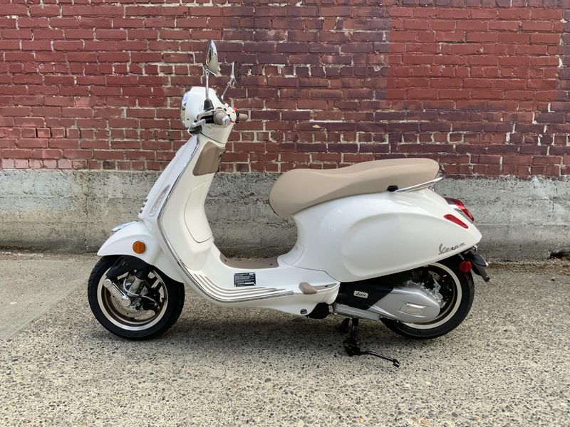 New 2027 Vespa PRIMAVERA 150 SPORT 