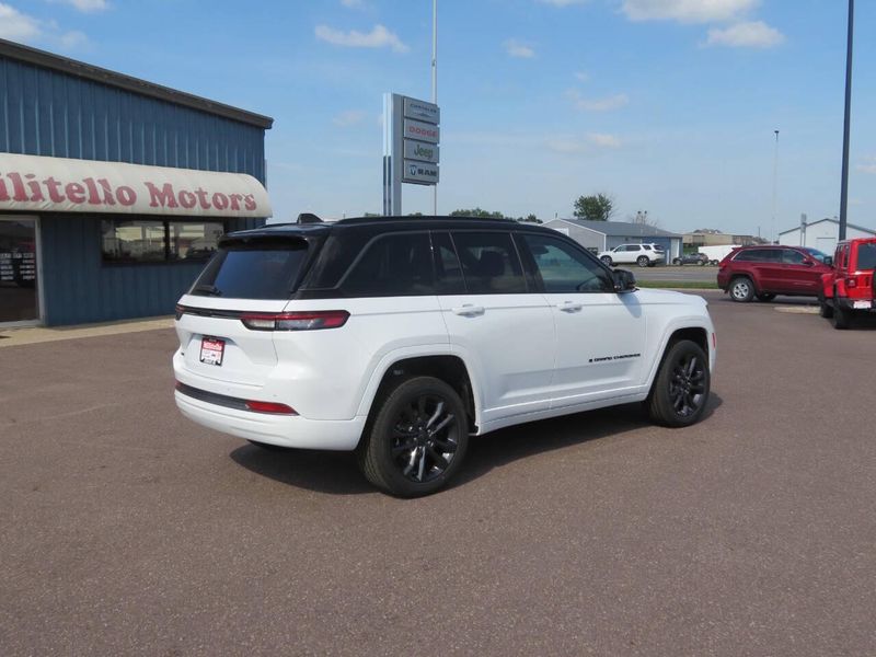 New 2026 Jeep Grand Cherokee Limited Reserve 4x4Image 8