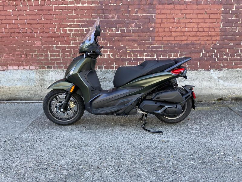New 2024 PIAGGIO BEVERLY 400 HPE 