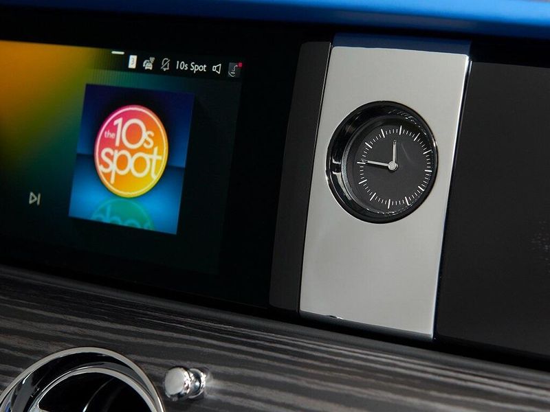 2025 Rolls-Royce Spectre Image 16