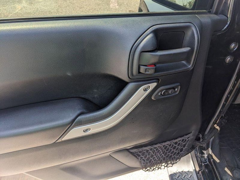 2017 Jeep Wrangler Unlimited Sahara in a Black Clear Coat exterior color and Blackinterior. Johnson Dodge 601-693-6343 pixelmotiondemo.com 