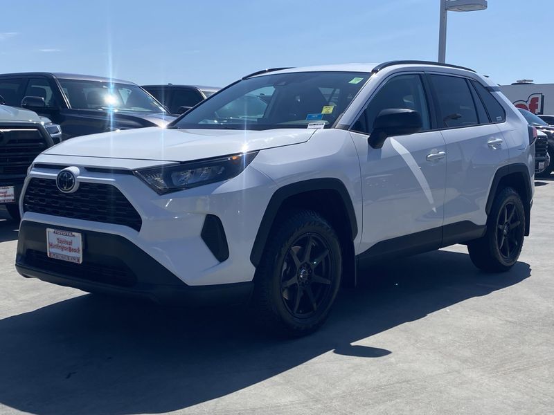 Used 2021 Toyota RAV4 LEImage 6