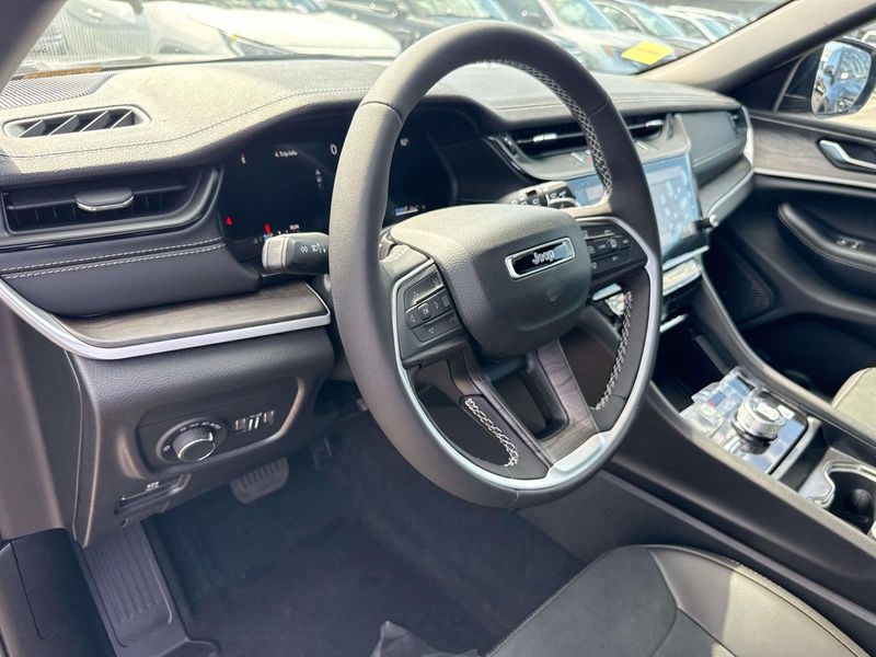 New 2026 Jeep Grand Cherokee Laredo Altitude 4x4