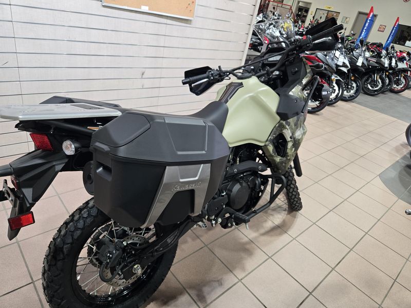 2025 Kawasaki KLR 650 ADVENTURE ABS CYPHER CAMO TAN AND METALLIC MATTE CARBON GRAYImage 4