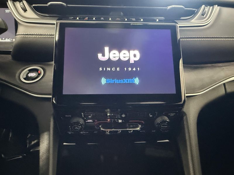 New 2025 Jeep Grand Cherokee Limited 4x4Image 28