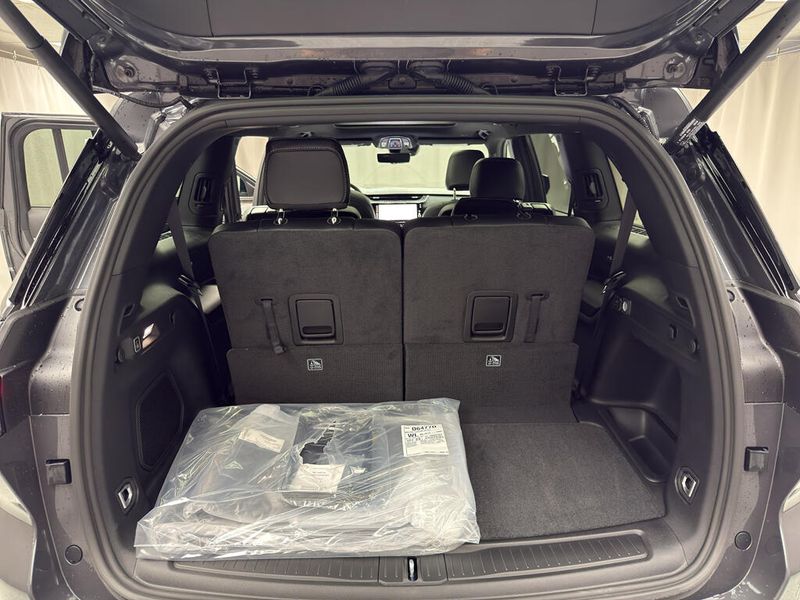 New 2026 Jeep Grand Cherokee L Limited Reserve 4x4Image 16