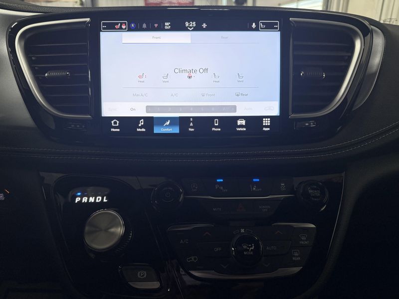 New 2026 Chrysler Pacifica LimitedImage 37