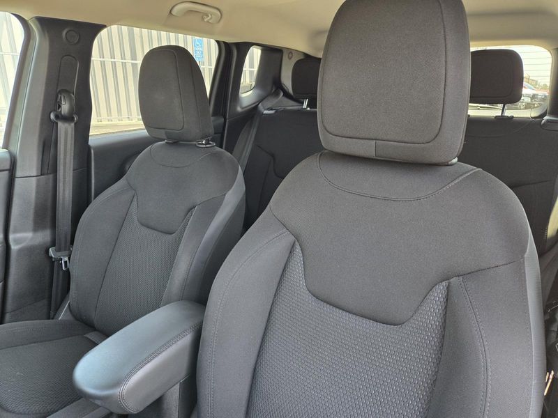 Used 2019 Jeep Renegade Altitude FWD