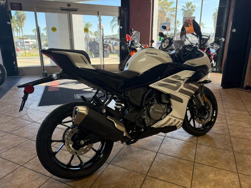 New 2026 CFMOTO 300SS Image 18