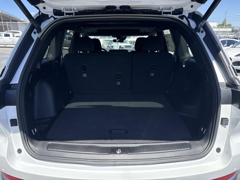 New 2026 Jeep Grand Cherokee Laredo X 4x2