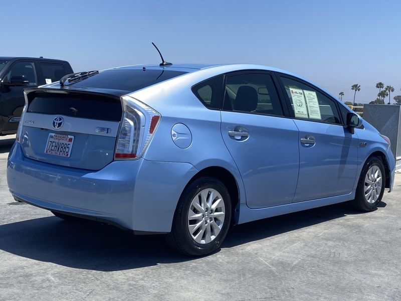 2014 Toyota Prius Plug-In AdvancedImage 4