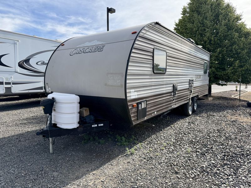 Used 2017 FOREST RIVER CASCADE 22RRC Image 2