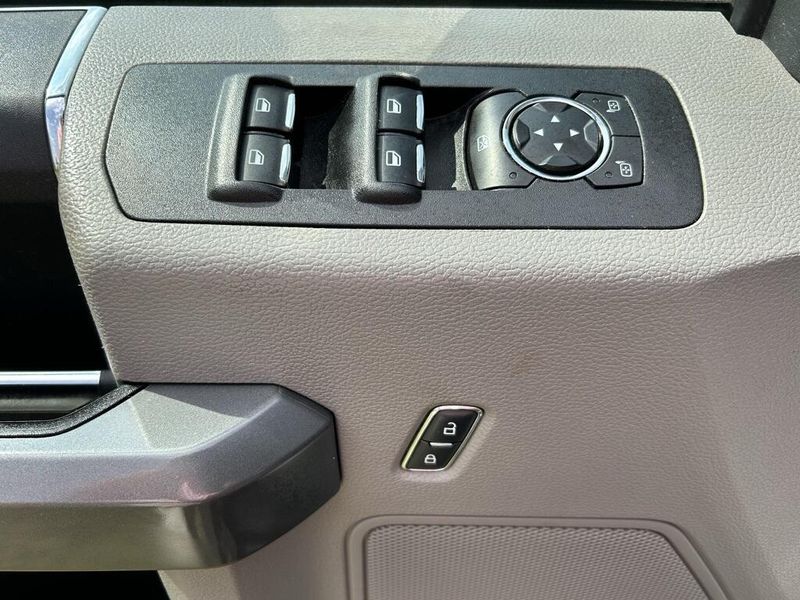 2017 Ford F-150 XLT photo 11