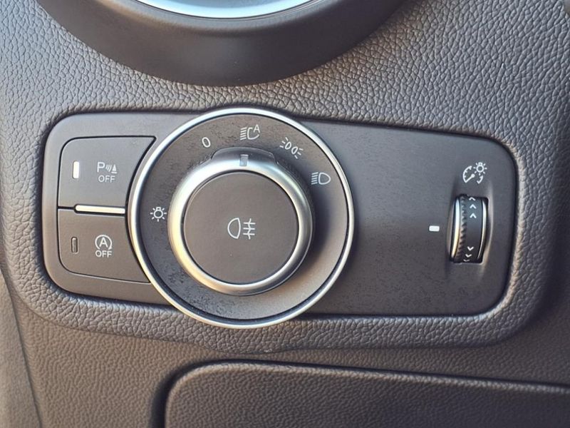 Used 2022 Alfa Romeo Stelvio TiImage 18