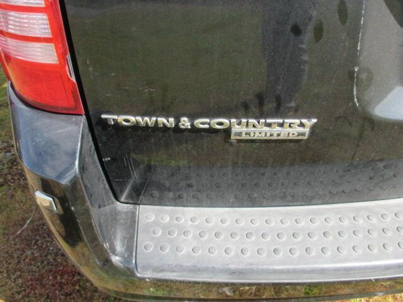 2008 Chrysler Town & Country LimitedImage 7