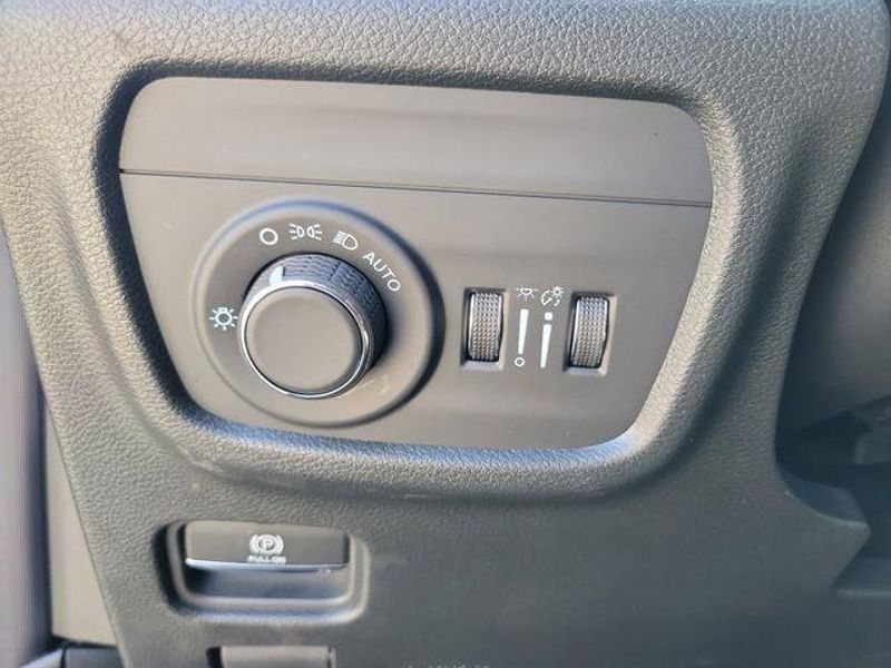 New 2026 Jeep Grand Cherokee Laredo Altitude 4x4