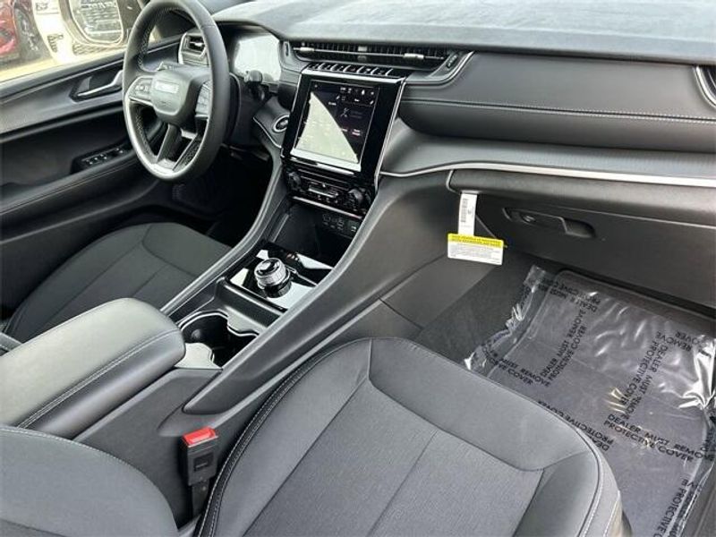 New 2025 Jeep Grand Cherokee Laredo X 4x2Image 13