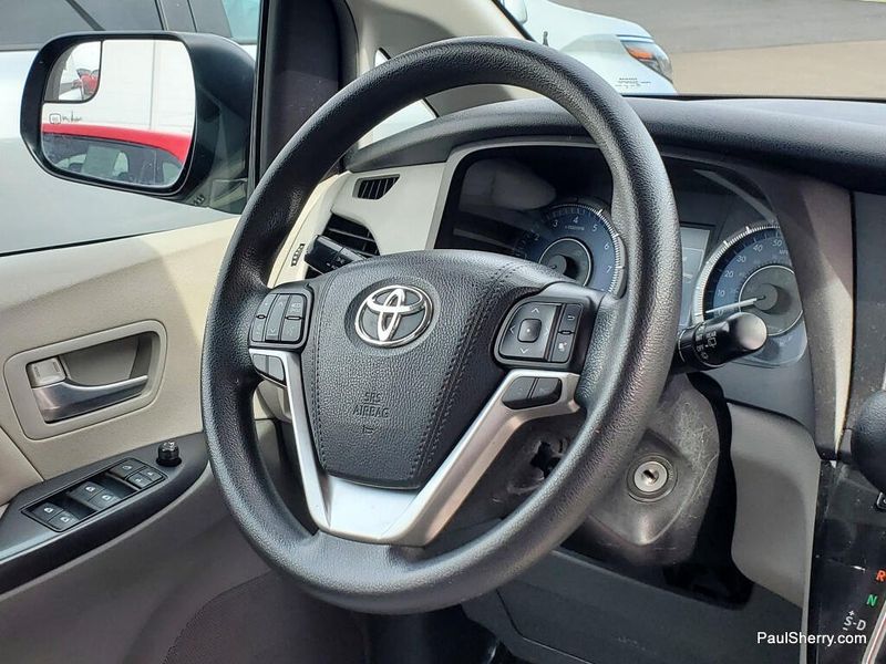 Used 2018 Toyota Sienna LE