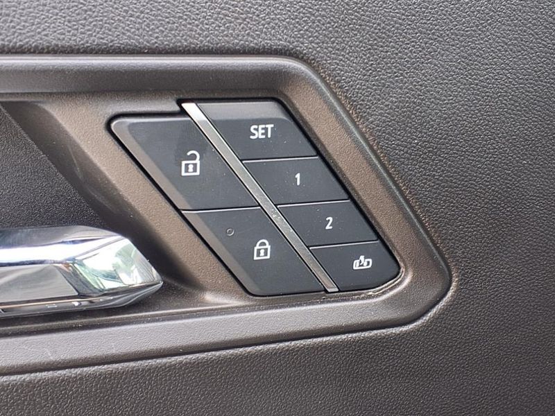 Used 2024 GMC Canyon DenaliImage 15