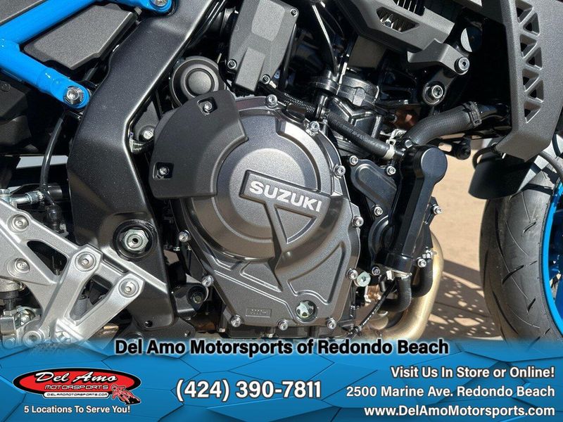 New 2024 Suzuki GSX-8S Image 5