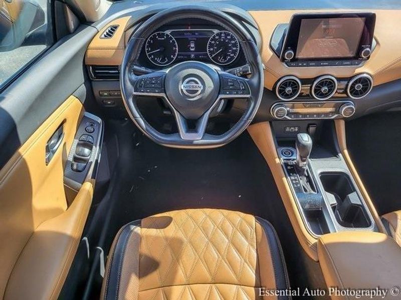 2020 Nissan Sentra SV photo 9