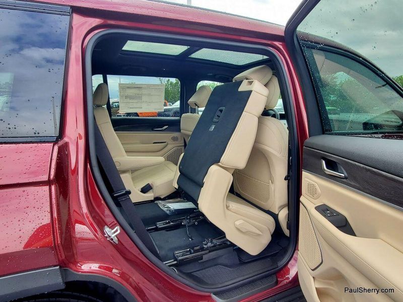 2025 Jeep Grand Cherokee L Limited 4x4Image 50