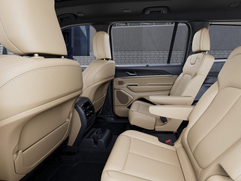 New 2026 Jeep Grand Cherokee L Limited 4x4Image 23