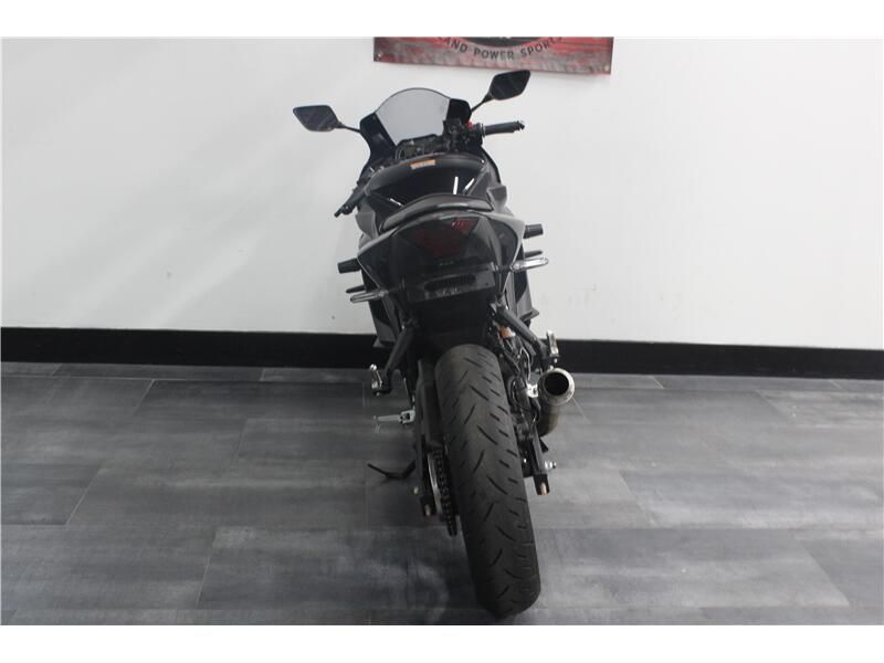2017 Yamaha R3 Image 4