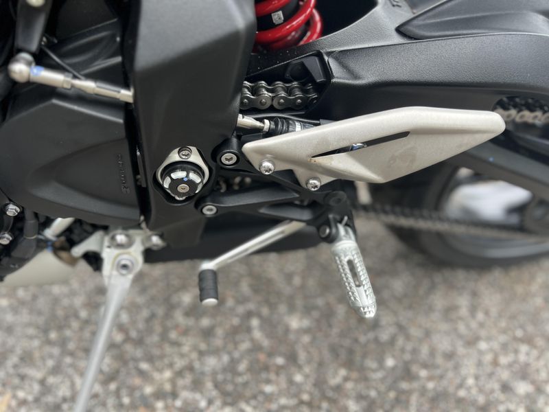 2025 Triumph Street Triple 765 R