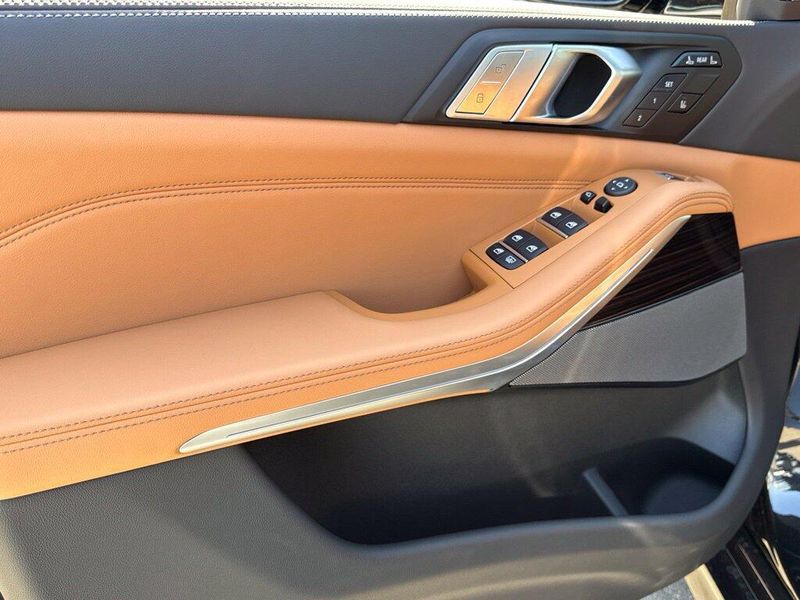 New 2027 BMW X7 xDrive40iImage 15