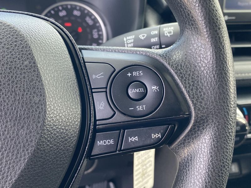 2022 Toyota RAV4 LEImage 28