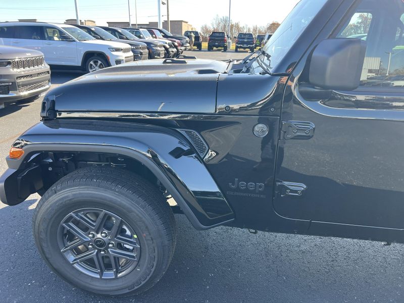 New 2026 Jeep Gladiator Sport S 4x4Image 12