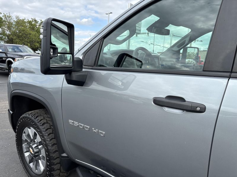 Used 2024 Chevrolet Silverado 2500HD CustomImage 13