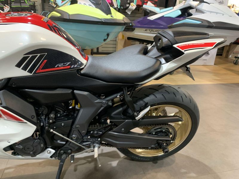 Used 2022 Yamaha YZF-R7 CA Image 11