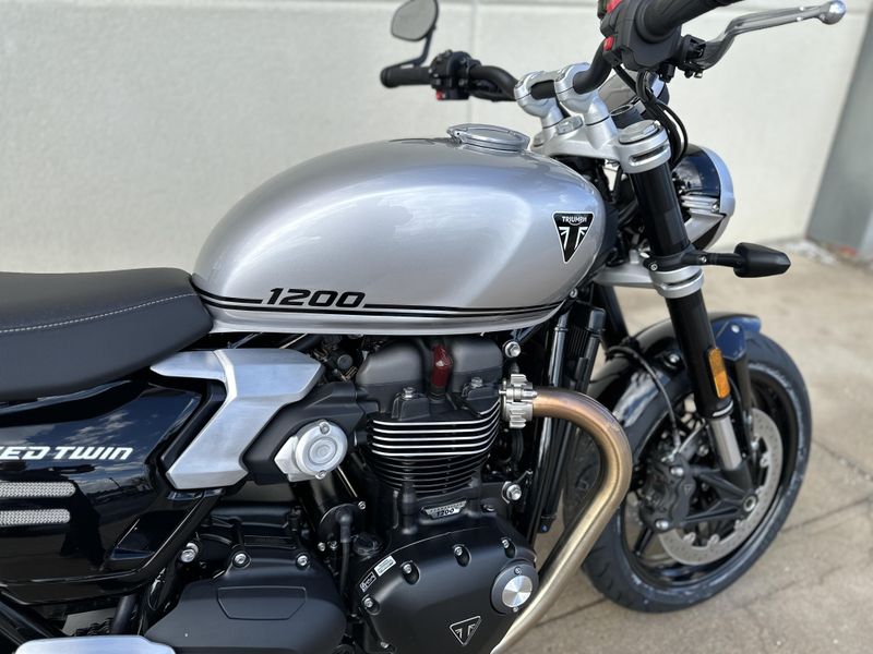 2025 Triumph SPEED TWIN 1200Image 8
