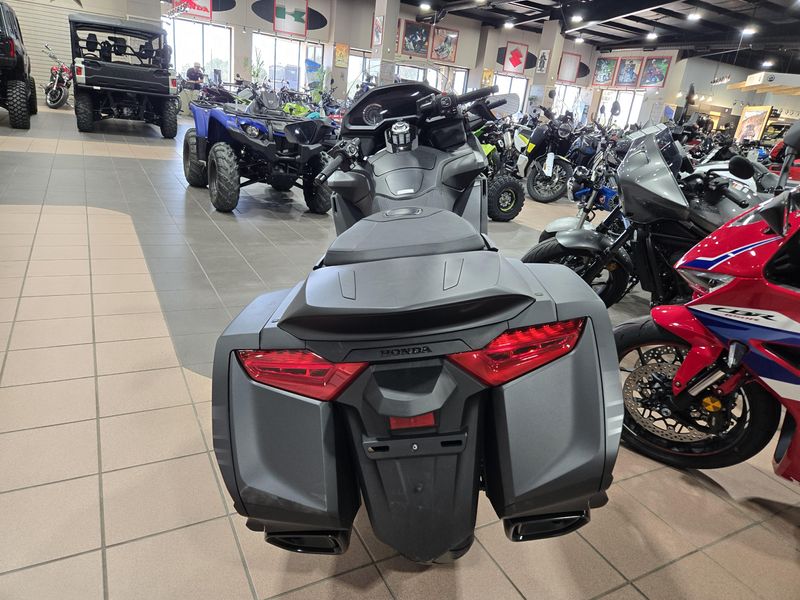 New 2025 Honda GOLD WING DCT 50TH ANNIVERSARY MATTE BLACK METALLIC Image 20