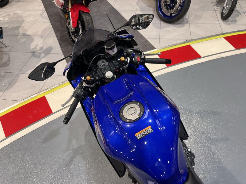 Used 2023 Yamaha YZF-R7 CA Image 11