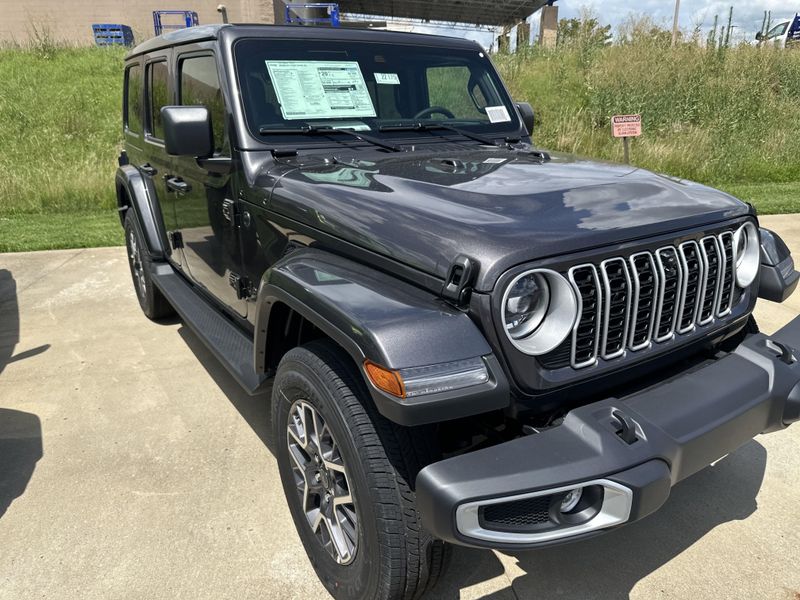 New 2025 Jeep Wrangler 4-door SaharaImage 3