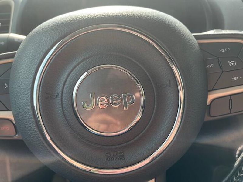 Used 2016 Jeep Renegade Image 13