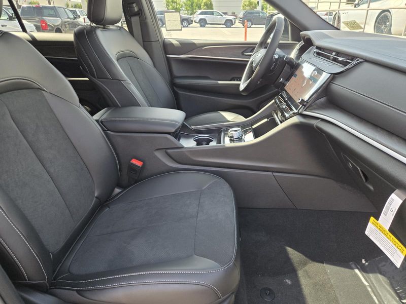 New 2026 Jeep Grand Cherokee L Laredo Altitude 4x2