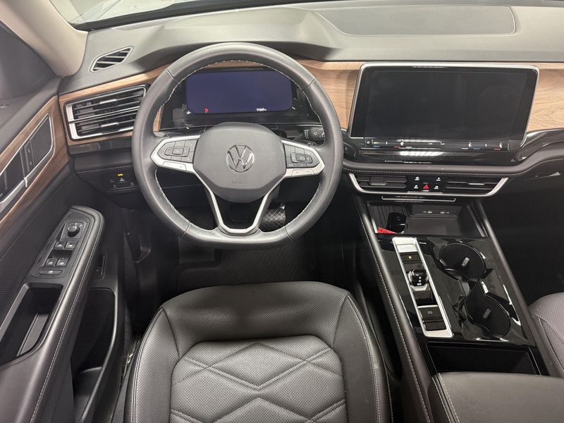 Used 2025 Volkswagen Atlas SE AWD w/Technology & SunroofImage 21