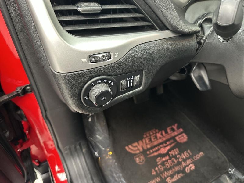 Used 2018 Jeep Cherokee TrailhawkImage 10