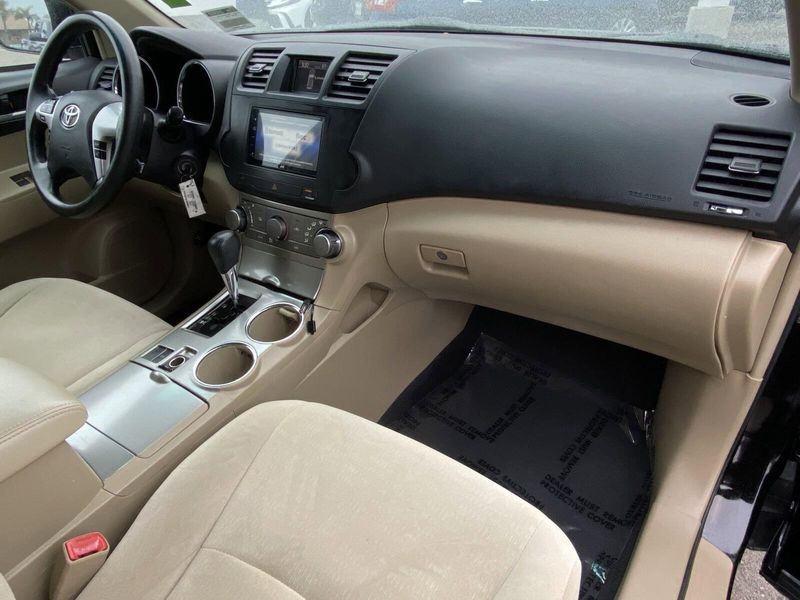 2012 Toyota Highlander BaseImage 11