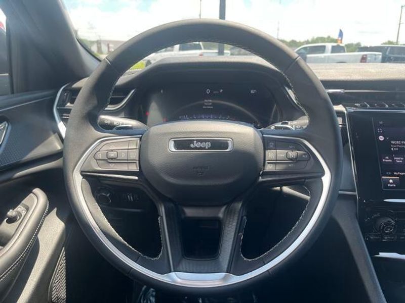 2025 Jeep Grand Cherokee Laredo X 4x4