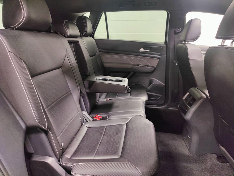 Used 2023 Volkswagen Atlas Cross Sport SEL R-Line Black AWD w/Sunroof/NavImage 19
