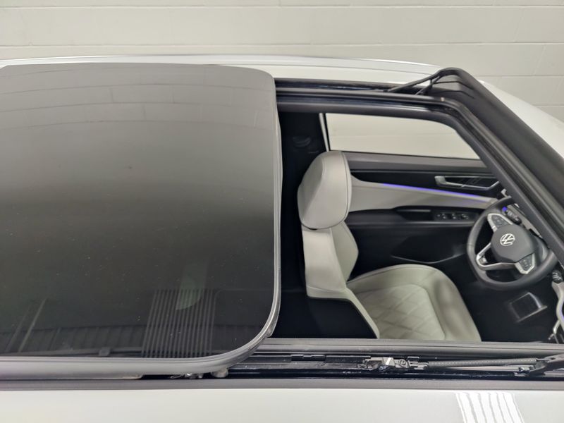 Used 2025 Volkswagen Atlas Cross Sport SEL Premium R-Line w/Sunroof/NavImage 6