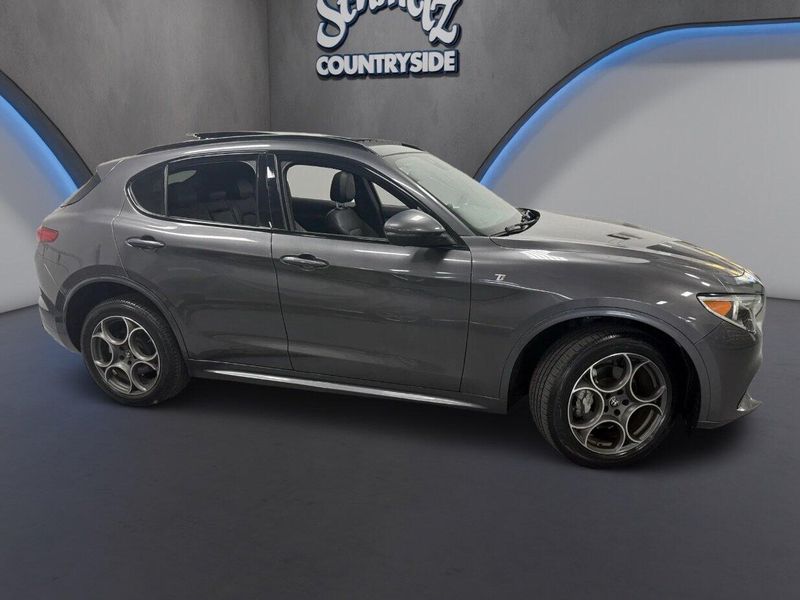 Used 2023 Alfa Romeo Stelvio Ti AWD w/Sunroof & NavImage 3