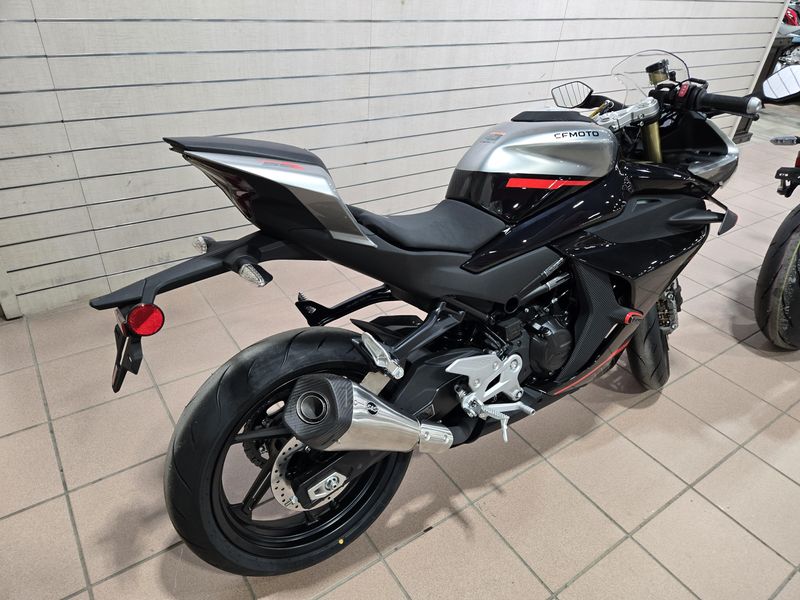 2025 CFMOTO 450SS ZIRCON BLACKImage 3